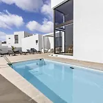Casahost Fontaine Bleue ヴィラ